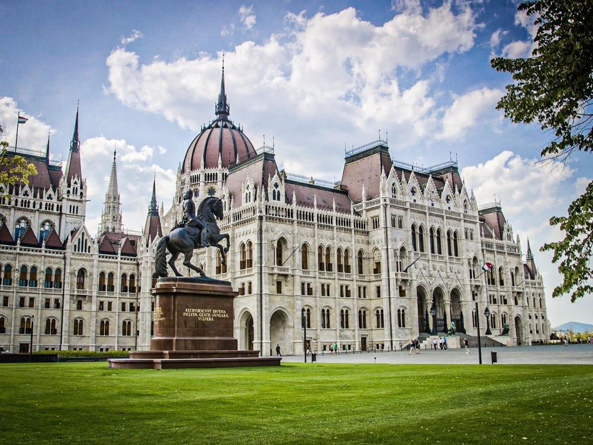 Chill On The Screened Balcony-Budapest Most Historic Landmarks Eksteriør billede